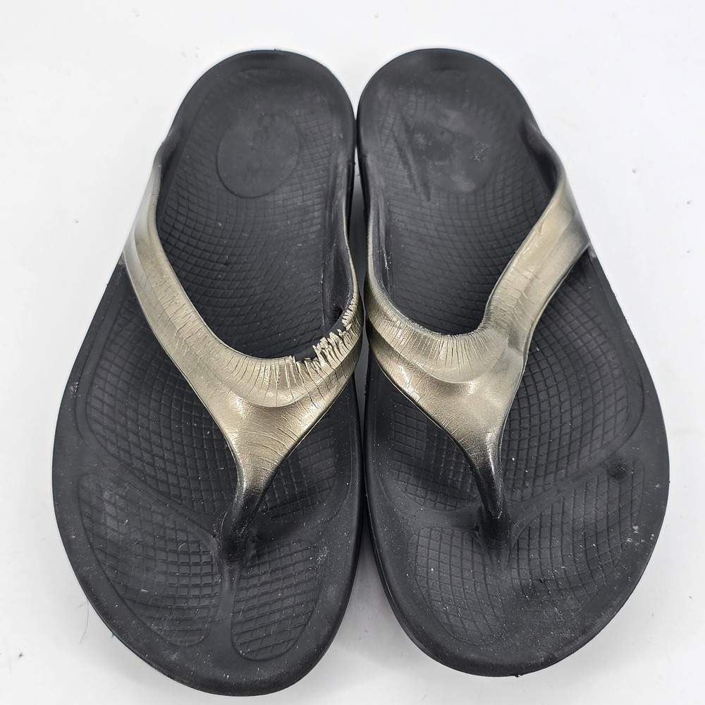 OOFOS OOriginal Sport Sandal Womens 8 Mens 6 Flip Flop Black Metallic Silver